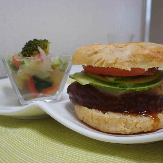 パニーニでチキンハンバーグ（Chicken Burger with Panini）