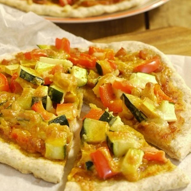 焼きカレー風味の野菜タップリピザ