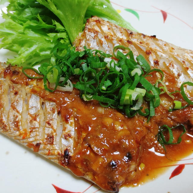 太刀魚の胡麻豆板醤焼き【ちょっとピリ辛♪】