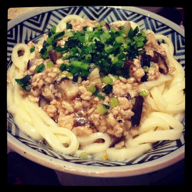 肉餡うどん／カフェ「mugimaru2」