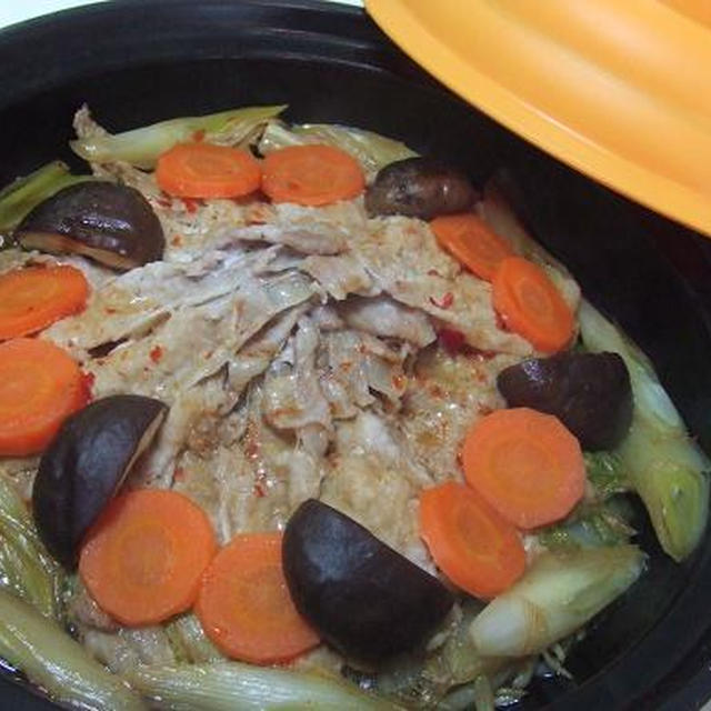 タジン鍋で★豚野菜の中華蒸し鍋