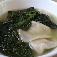 モロヘイヤのスープ餃子(にんにく風味)