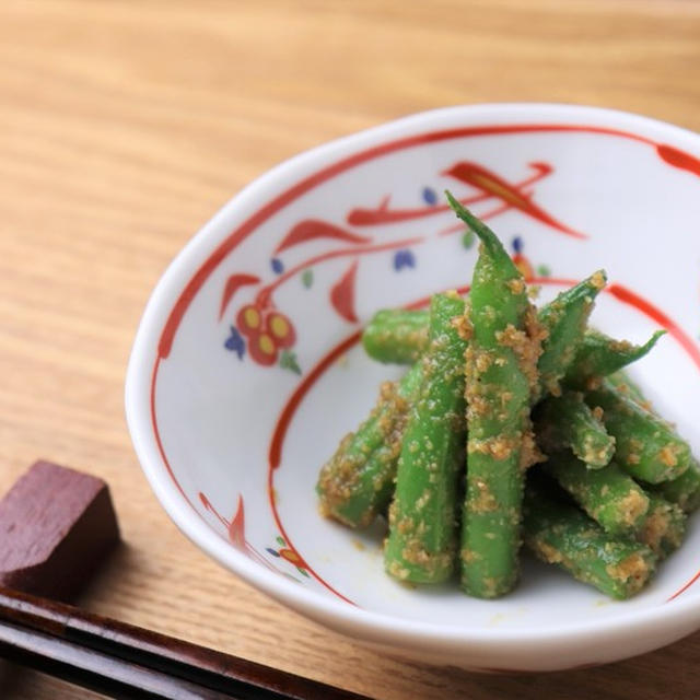 定番だけど人気の料理であるさやいんげんのゴマ和えのレシピ/作り方