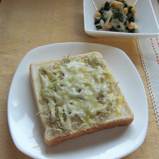 チーズ×小魚の朝トースト