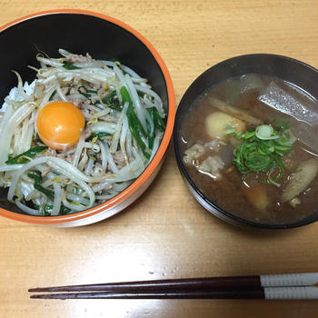 ニラもやし丼