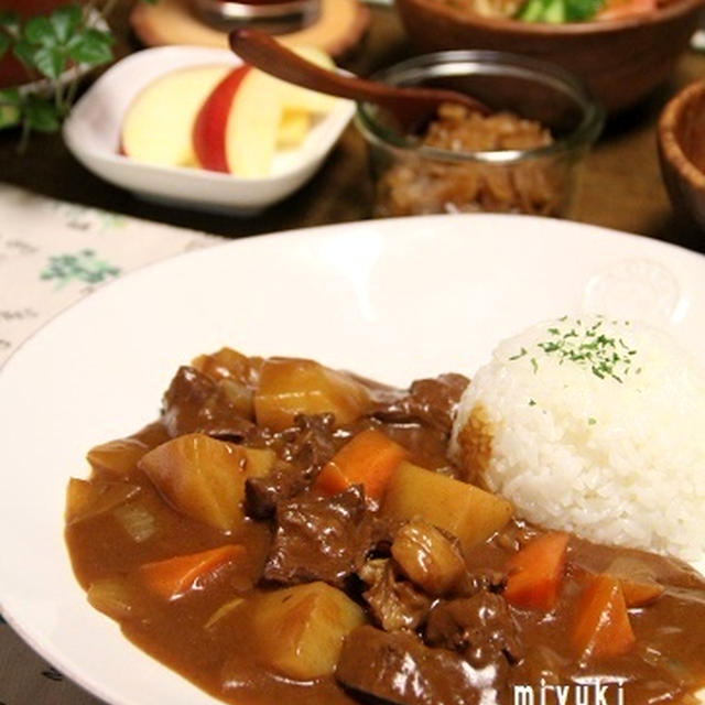 こだわりのとろ～り牛すじカレー♪