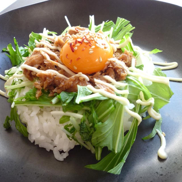 ピリッとツナのロコモコ丼