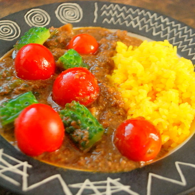 夏野菜ゴロゴロと・・・ゴーヤーとトマトのキーマカレー