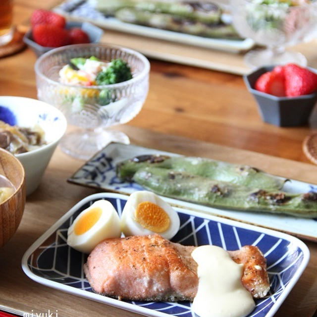 味噌マヨで鮭のムニエル。和定食。