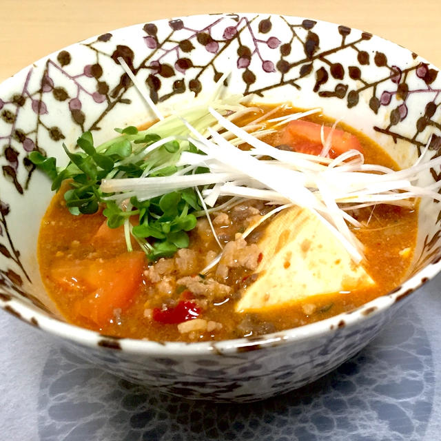 豚ひき肉と豆腐のトマト入りピリ辛スープ