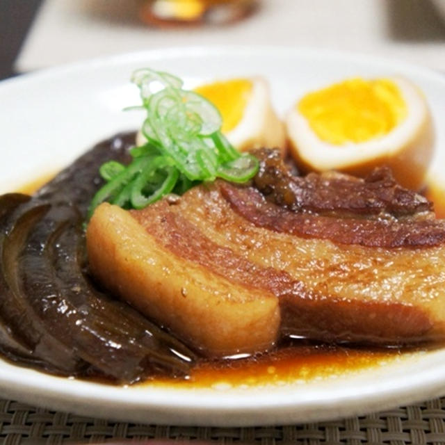 減圧鍋がやってきた～とろっとろ～な豚の角煮　煮卵となすも添えて～