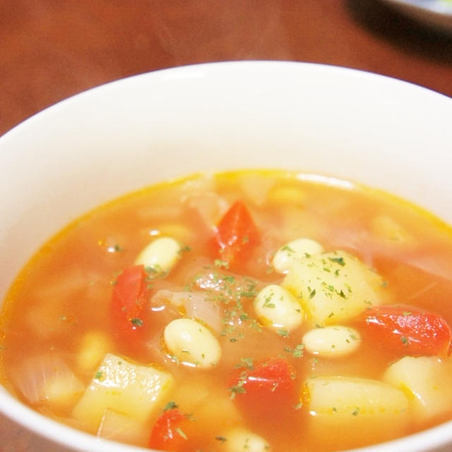 蒸し大豆とじゃがいものトマトスープ