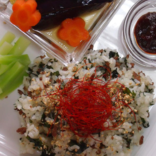 「牛肉とわかめの韓国風炒飯」