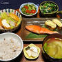 おいしい鮭を中心に朝ご飯みたいな晩ご飯