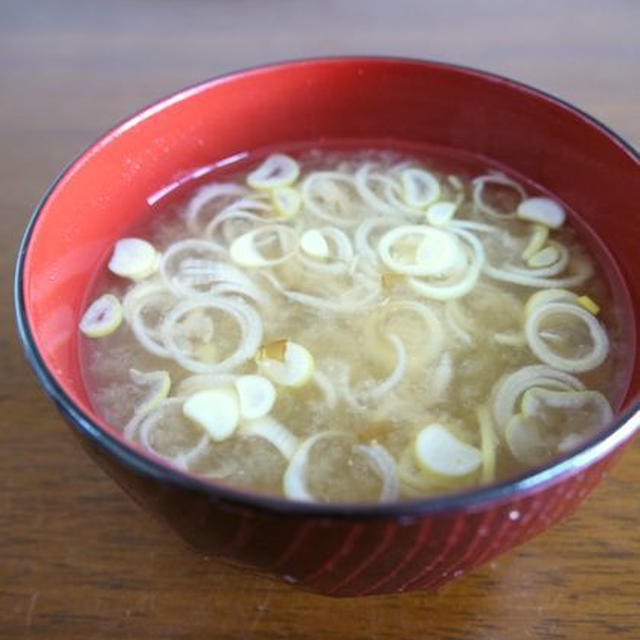 お椀で簡単！梅かつおの味噌汁♪