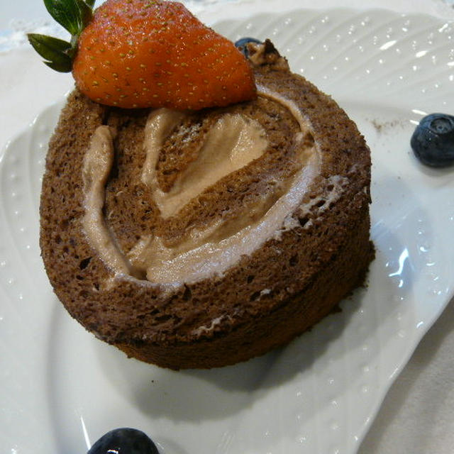 フレッシュチョコクリームDEココアロールケーキ