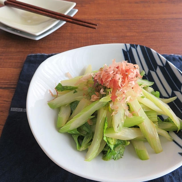 簡単和総菜☆セロリ丸ごと1本消費♪セロリのおかか炒め