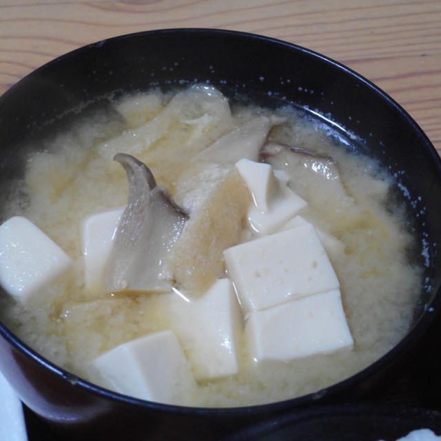 豆腐とエリンギのみそ汁