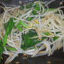 もやしとほうれん草の炒め物