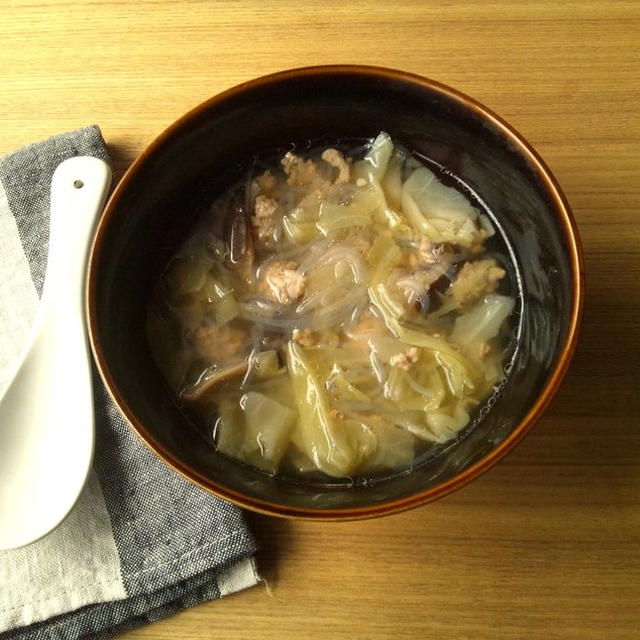 キャベツと春雨、挽き肉の中華風スープ