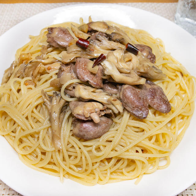 鶏のハツと舞茸のパスタ