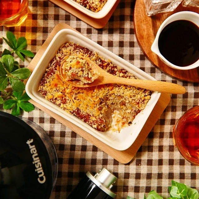 Cuisinart(クイジナート)のチョッパーで時短調理☆さらに！！！じゃがいもを茹でる鍋や玉ねぎやひき肉を炒める大きなフライパン不要！！！包丁、まな板なども使わないで作ろうと思えば作れちゃう！！！丸めるのも不要！！！！小麦粉、卵、つける時のバットなどまでも不要！！！！！焼き時間は長めで少々時間がかかるけれど焼き中はほとんど放置できちゃう♪お手軽簡単！！！！！！キッチンバサミと耐熱容器とチョッパーと電子レンジでタネが完成！箸やスプーンですくって食べれちゃう★お肉がたっぷりだけれども揚げずにヘルシー「サックサク★ジューシー♪お肉たっぷり！グラタン皿deオーブン焼きスコップコロッケ」【レシピ 1782】