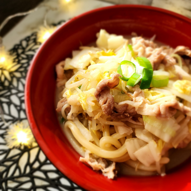 冷凍うどんで作る！豚肉と白菜の簡単うどん