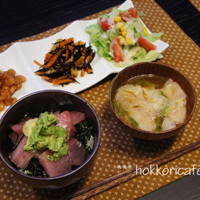 （夕飯）　マグロの漬け丼アボガド添え