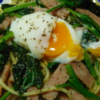ほうれん草とベーコンのパスタ・ポーチドエッグのっけ☆岐阜クッキングアンバサダー