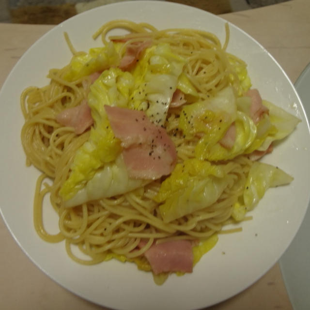キャベツとベーコンのパスタ