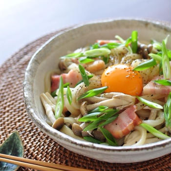 キノコとベーコンのレンチン焼うどん