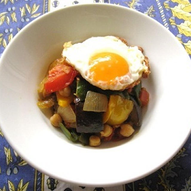 豆と野菜のカレー風味煮込み