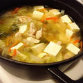 鶏のエキスたっぷり　蒸し鶏とたっぷり野菜の優しいスープ