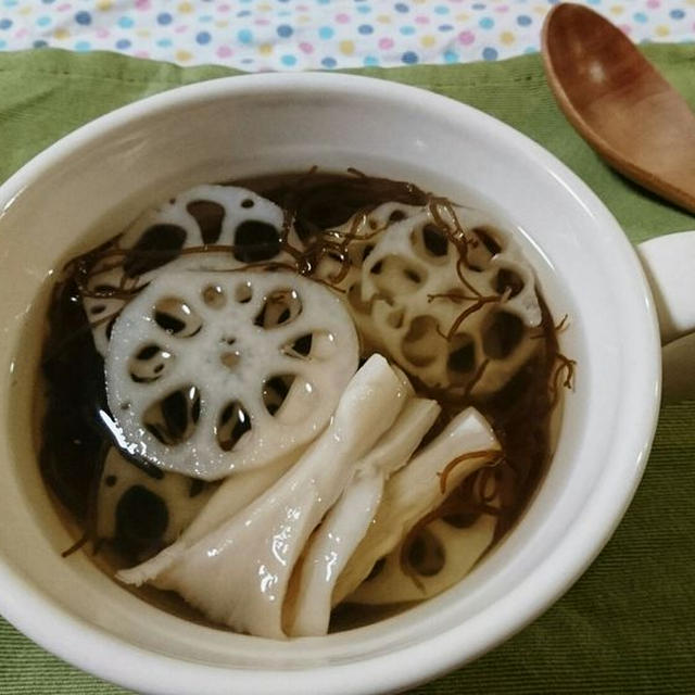 レンコンともずくのアゴ出汁生姜スープ