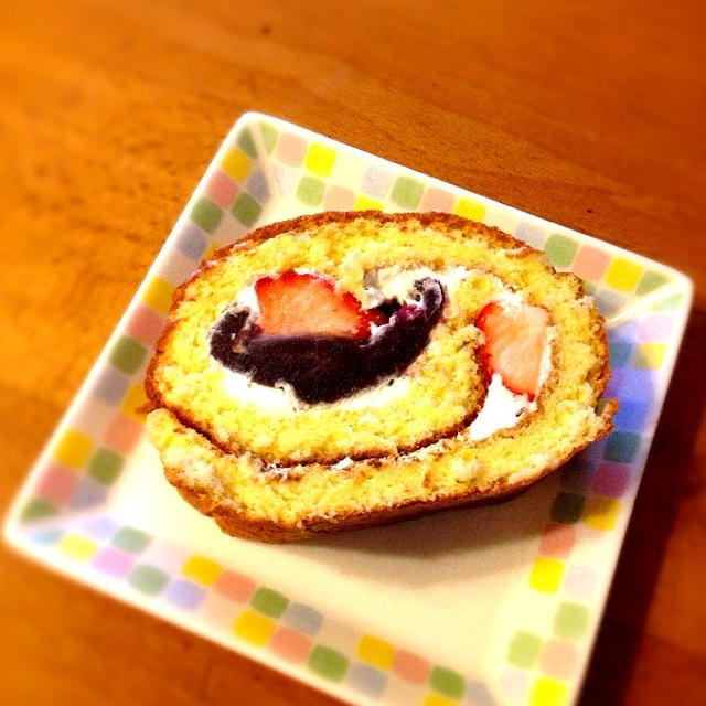 いちごとあんこのロールケーキ By ぴょんさん レシピブログ 料理ブログのレシピ満載