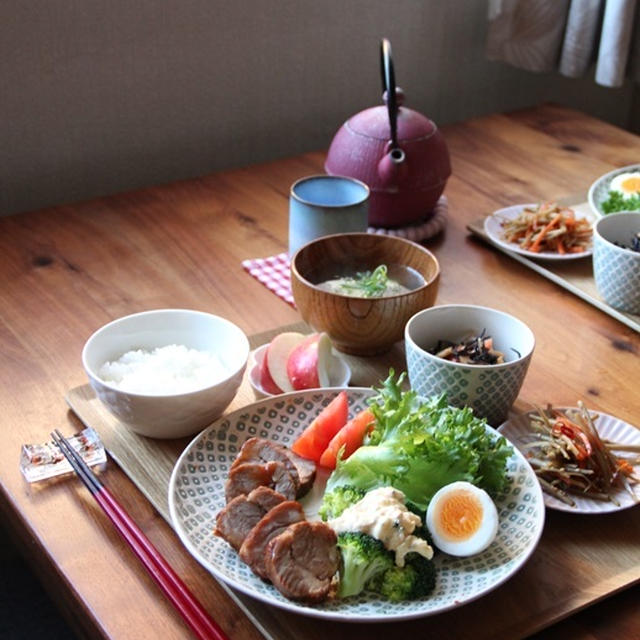 洋風な焼き豚・献立。牛肉とトマトのつゆだく煮（レシピブログ・今日のイチオシ）。