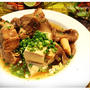 ベトナム自炊生活４８ 骨付き豚肉の醤油ラーメンスープ風煮込み！