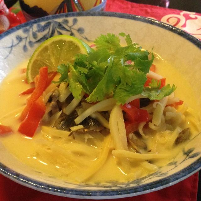 インスタントラーメンでトムヤム風ラーメン