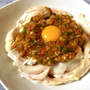 激辛だが激旨。サンバルチキンユッケは旨みと辛みの大戦争。（糖質7.4g）