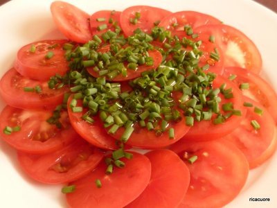 リコピンたっぷり！真っ赤なトマトサラダ