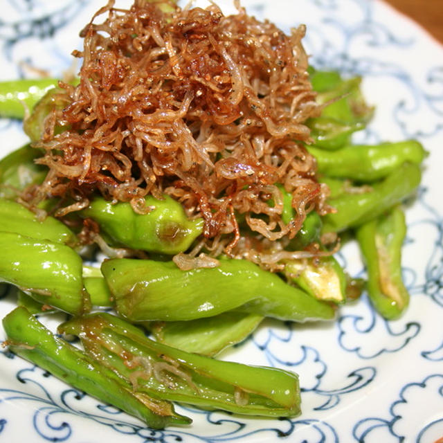 ちりめんじゃこと ししとうの炒め物