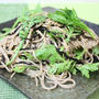 和風でサッパリ・ヘルシー♪春菊とひじきのゴマ風味蕎麦パスタ