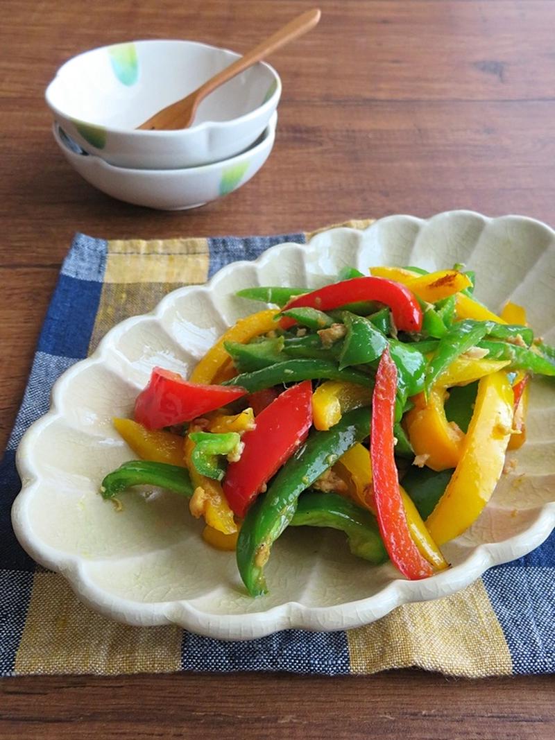 カラフル野菜で簡単調理☆パプリカとピーマンのツナカレー炒め