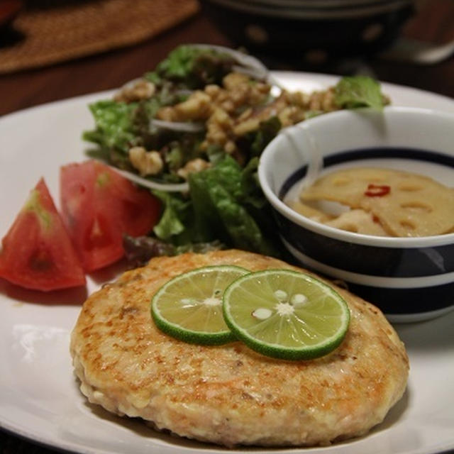 鮭と豆腐のハンバーグ・プレート。