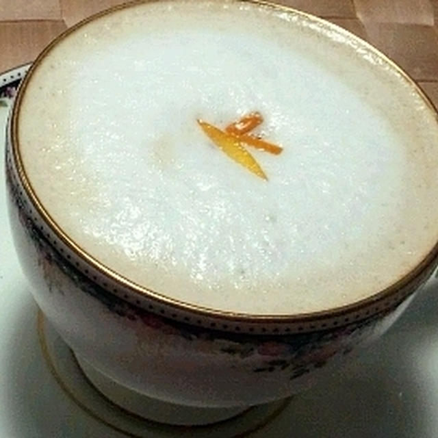 オレンジブランデーでカフェラテ