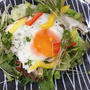 サラダににボリューム・・・簡単・節約!!フレッシュ野菜と目玉焼きのサラダ・手作りドレッシング