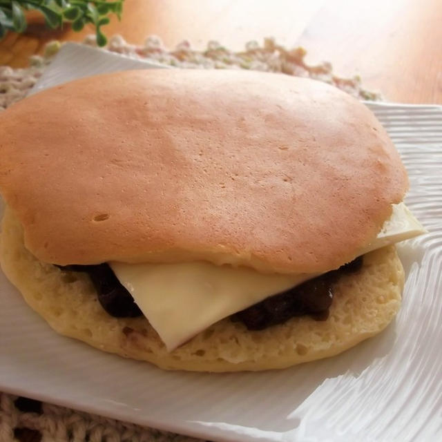 もちもちホットケーキサンド　あんこチーズ