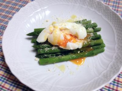 アスパラと半熟卵の前菜サラダ