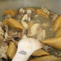 調理用バナナと牛胸肉の煮込みスープ