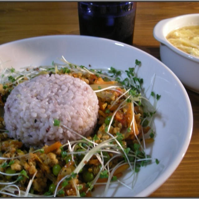 鶏ひき肉のバジル炒め